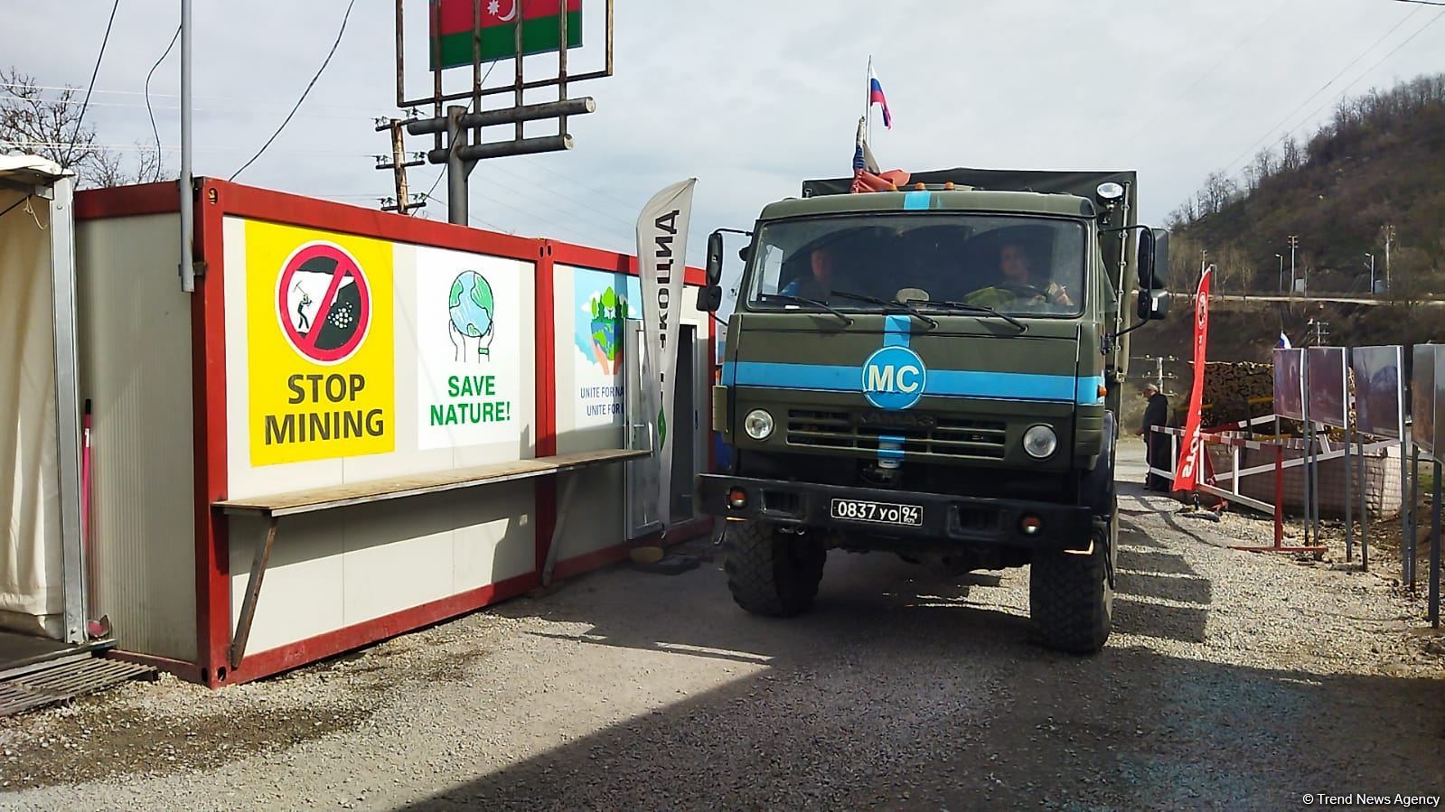 Sülhməramlılara aid 4 avtomobil Laçın yolundan maneəsiz keçib (FOTO)