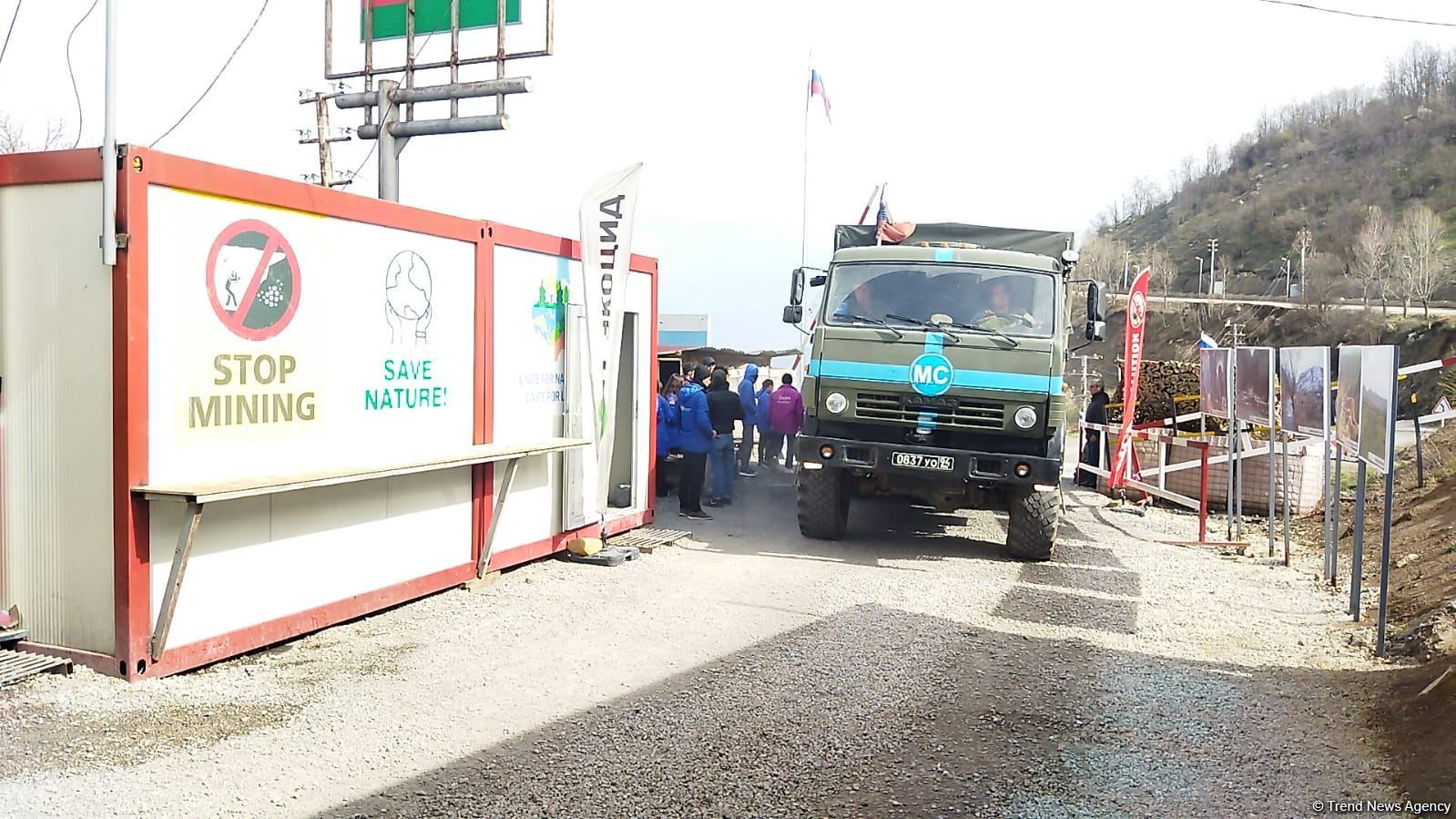 Sülhməramlılara aid 4 avtomobil Laçın yolundan maneəsiz keçib (FOTO)