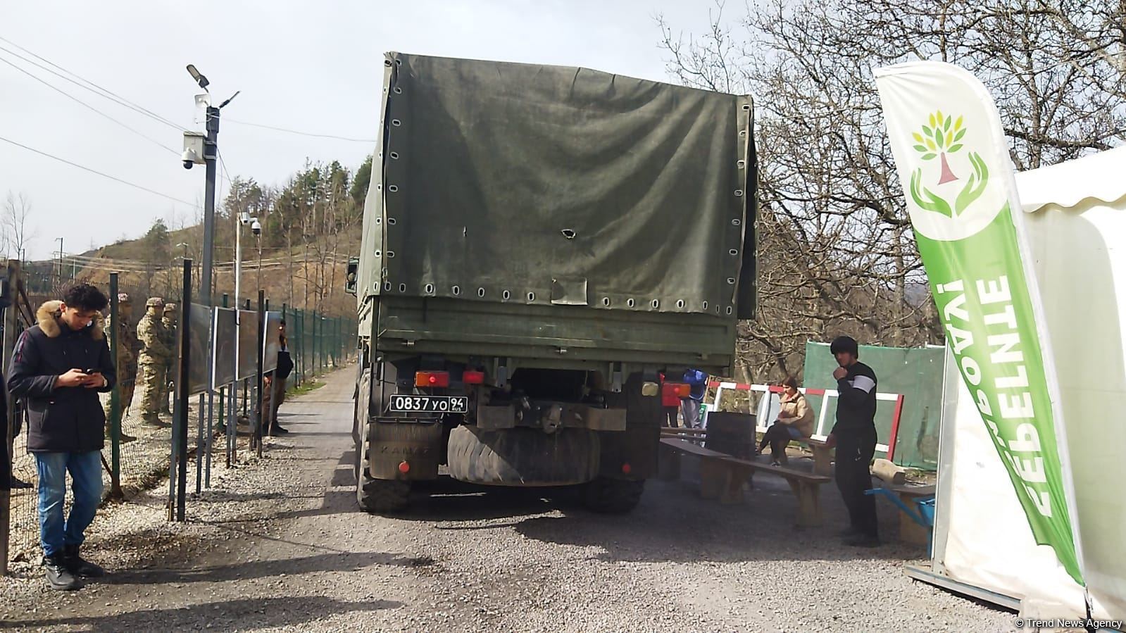 Sülhməramlılara aid 4 avtomobil Laçın yolundan maneəsiz keçib (FOTO)