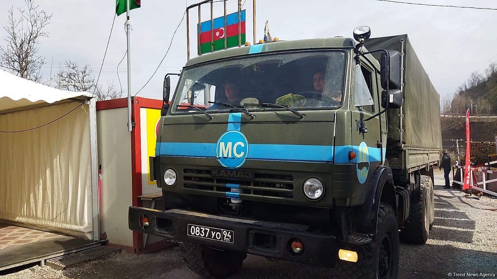 Sülhməramlılara aid 4 avtomobil Laçın yolundan maneəsiz keçib (FOTO)