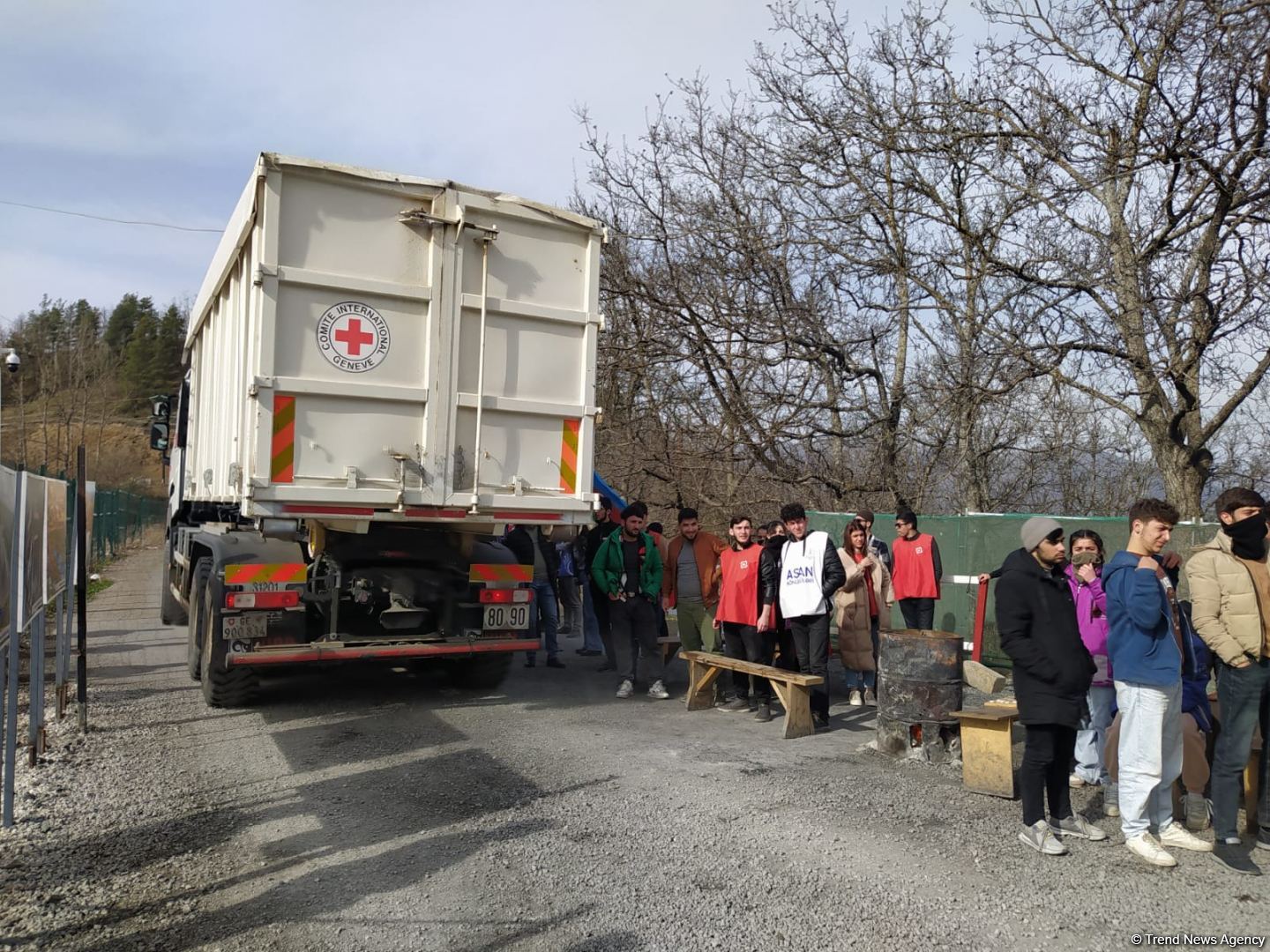 BQXK-ya məxsus avtomobillər Laçın yolundan keçib (FOTO)