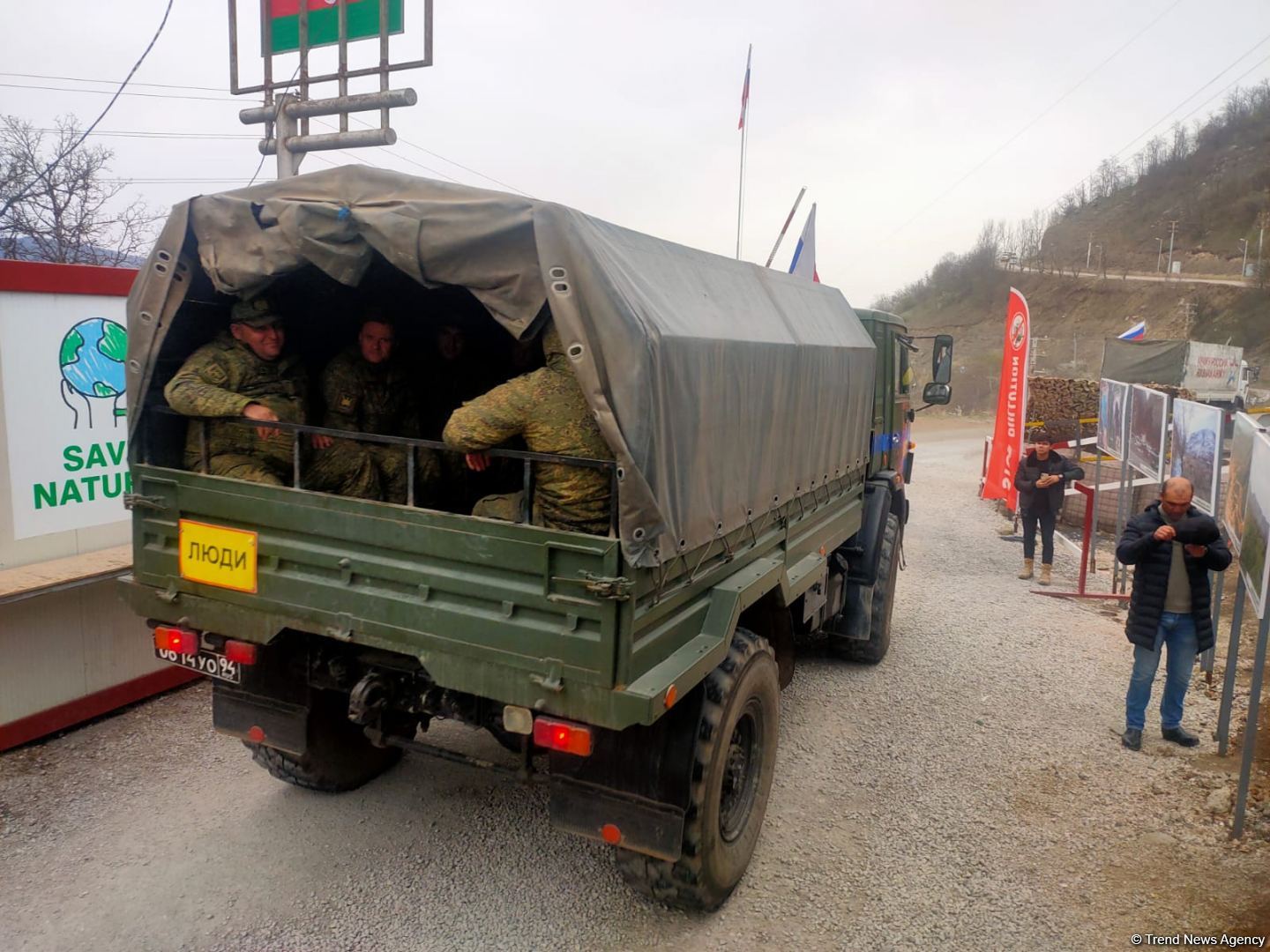 Sülhməramlılara aid 9 avtomobil Laçın yolundan maneəsiz keçib (FOTO)