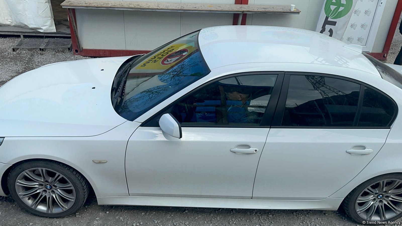 3 avtomobil Laçın yolundan maneəsiz keçib (FOTO)