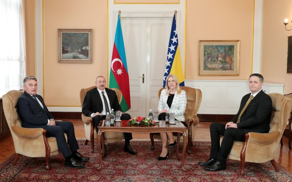 Prezident İlham Əliyevin Sarayevoda Bosniya və Herseqovinanın Rəyasət Heyətinin Sədri və üzvləri ilə görüşü olub (FOTO) (YENİLƏNİB)