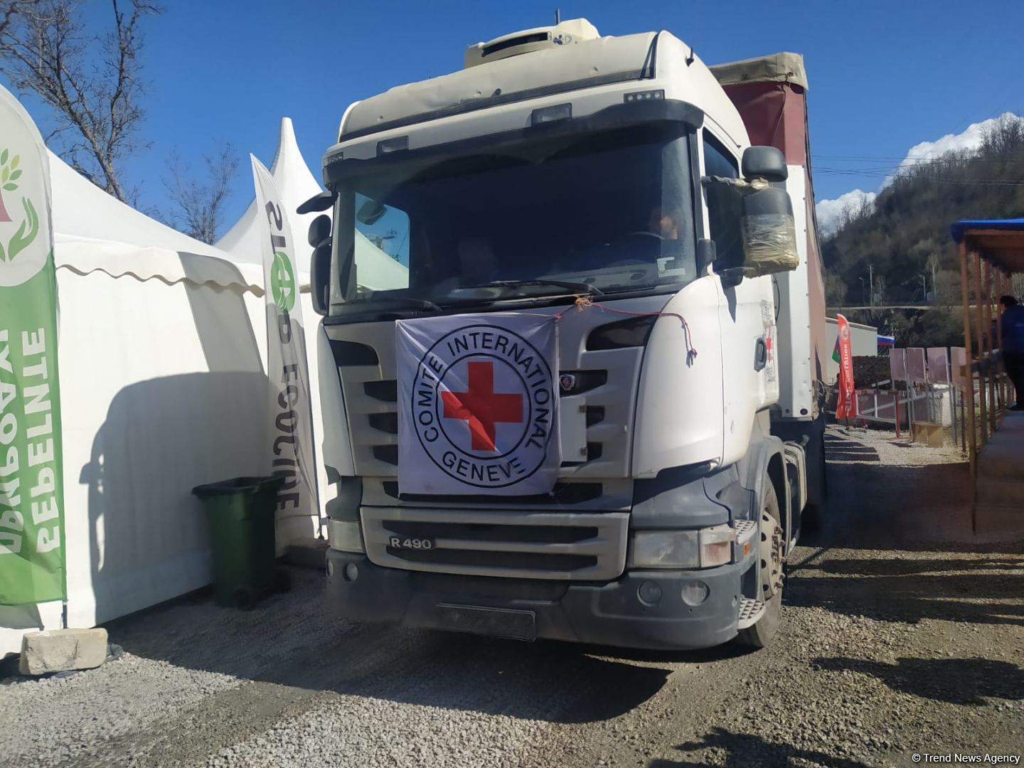 BQXK-ya məxsus avtomobillər Laçın yolundan keçib (FOTO)