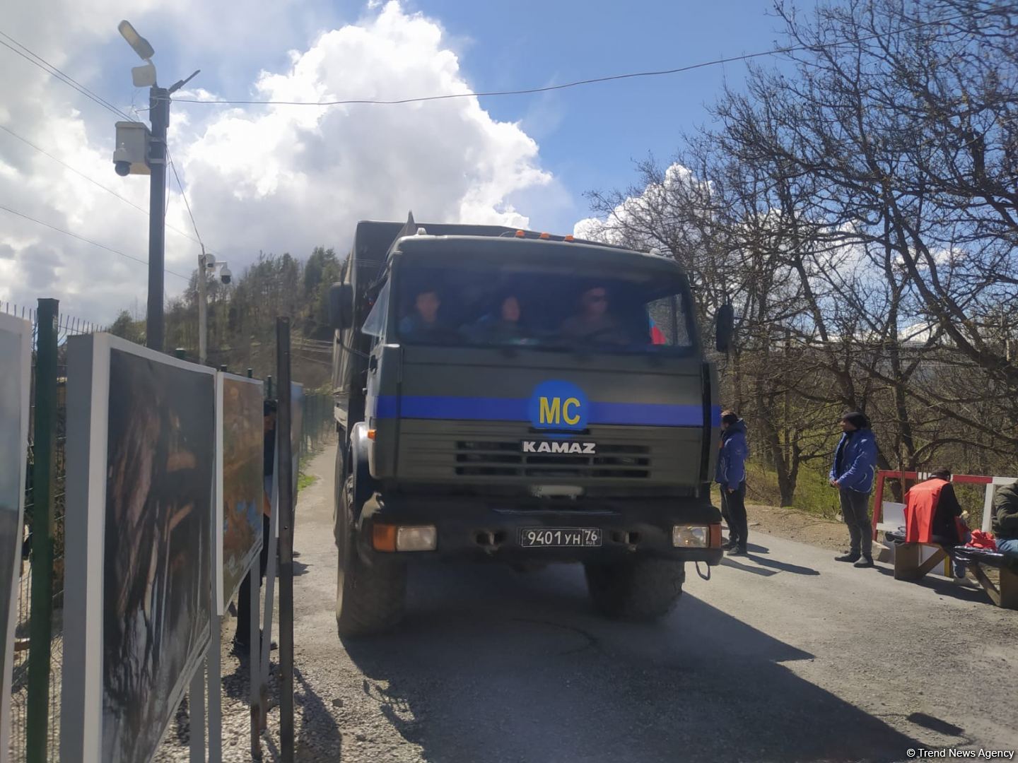 Sülhməramlılara aid 31 avtomobil Laçın yolundan maneəsiz keçib (FOTO)