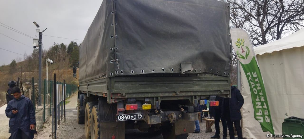 Sülhməramlılara aid 8 avtomobil Laçın yolundan maneəsiz keçib (FOTO)