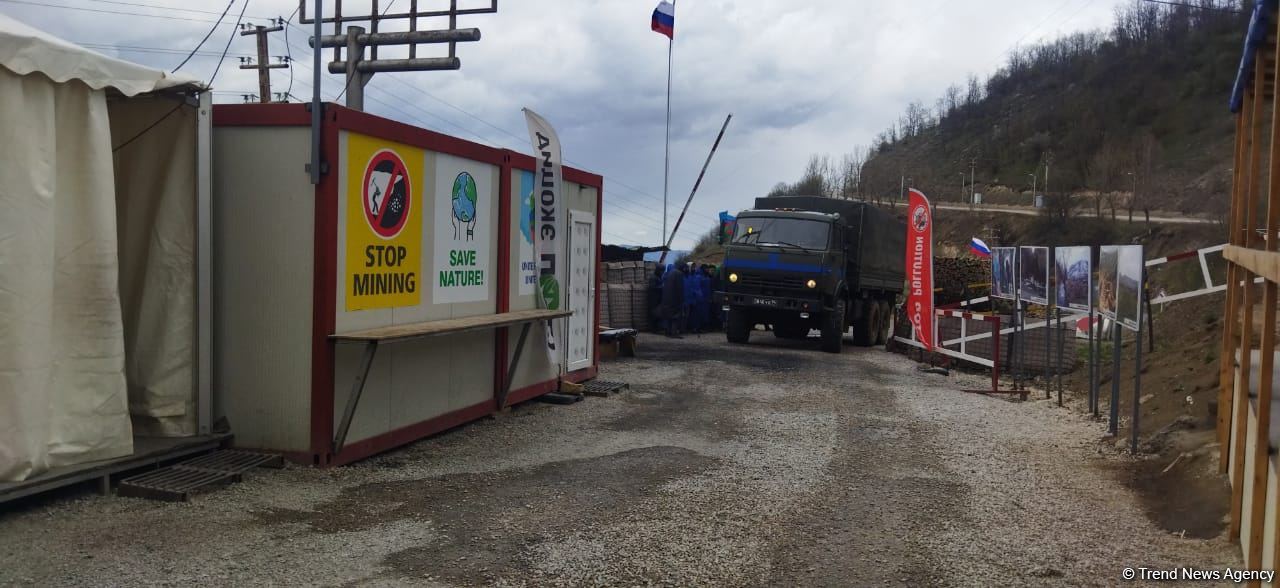 Sülhməramlılara aid 8 avtomobil Laçın yolundan maneəsiz keçib (FOTO)