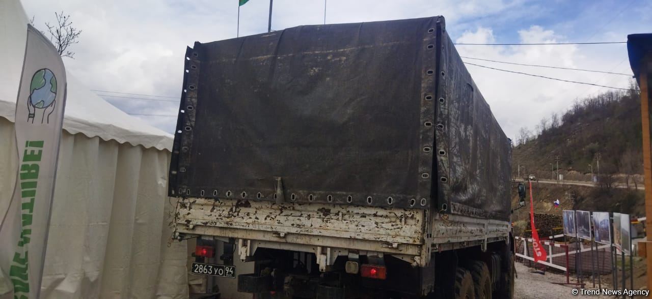 Sülhməramlılara aid 8 avtomobil Laçın yolundan maneəsiz keçib (FOTO)