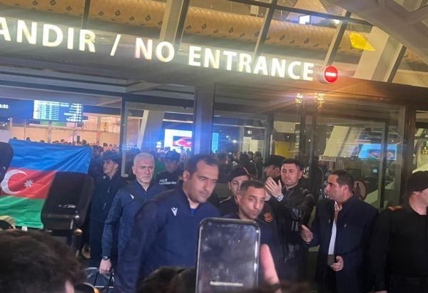 İrəvandan qayıdan idmançılarımız Bakıya çatıblar (FOTO)