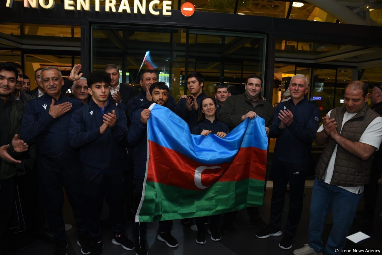 İdmançılarımız Bakıda böyük izdihamla qarşılandı (FOTO/VİDEO)