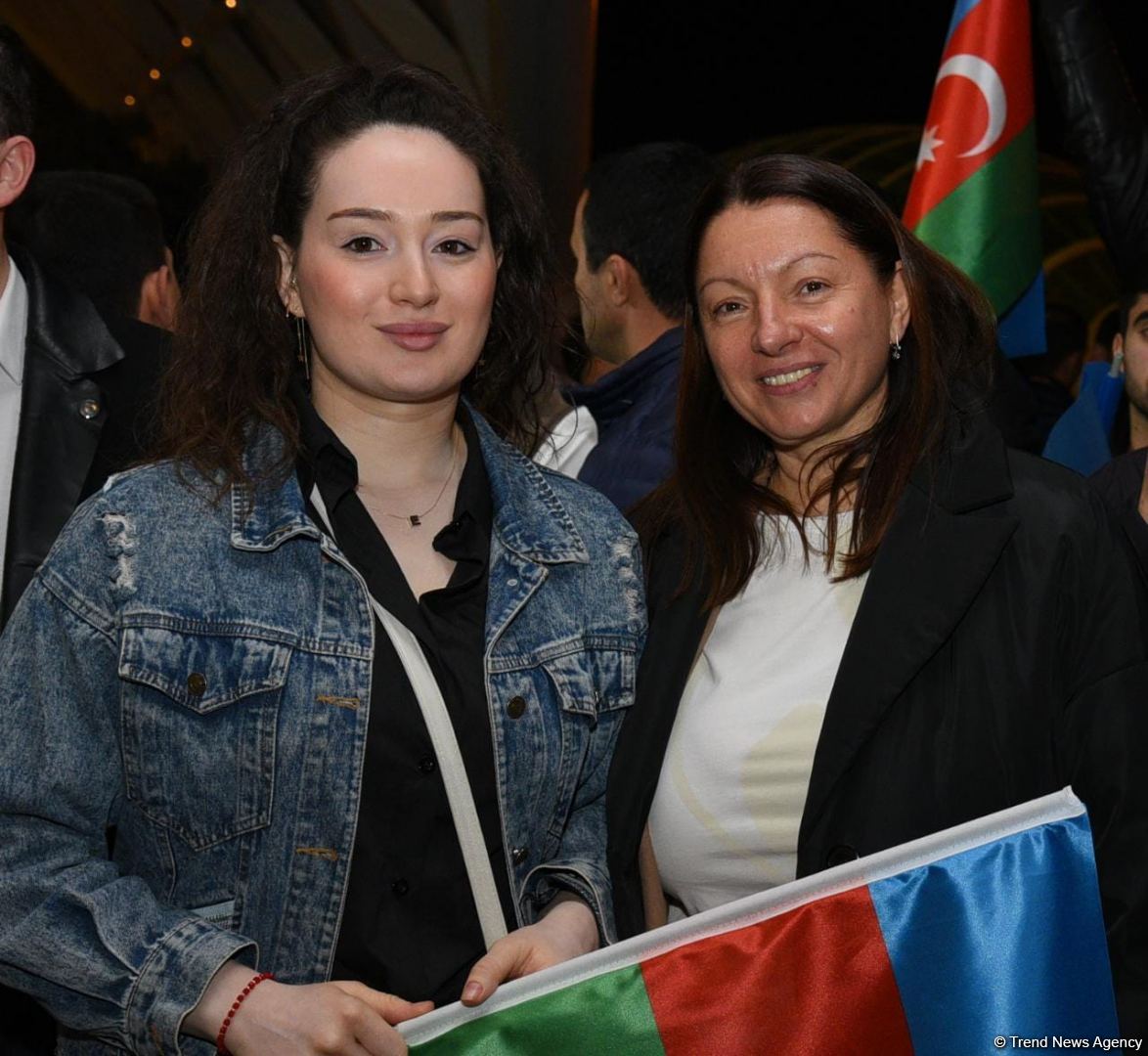 İdmançılarımız Bakıda böyük izdihamla qarşılandı (FOTO/VİDEO)