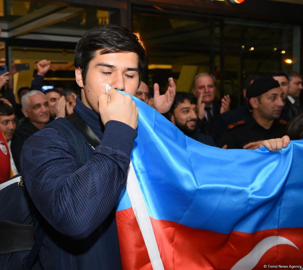 İdmançılarımız Bakıda böyük izdihamla qarşılandı (FOTO/VİDEO)