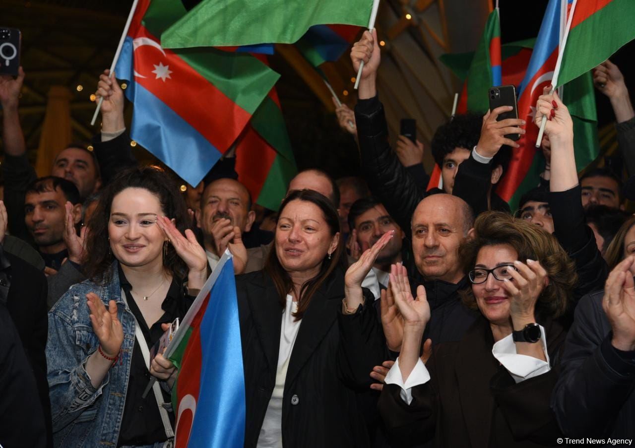 İdmançılarımız Bakıda böyük izdihamla qarşılandı (FOTO/VİDEO)