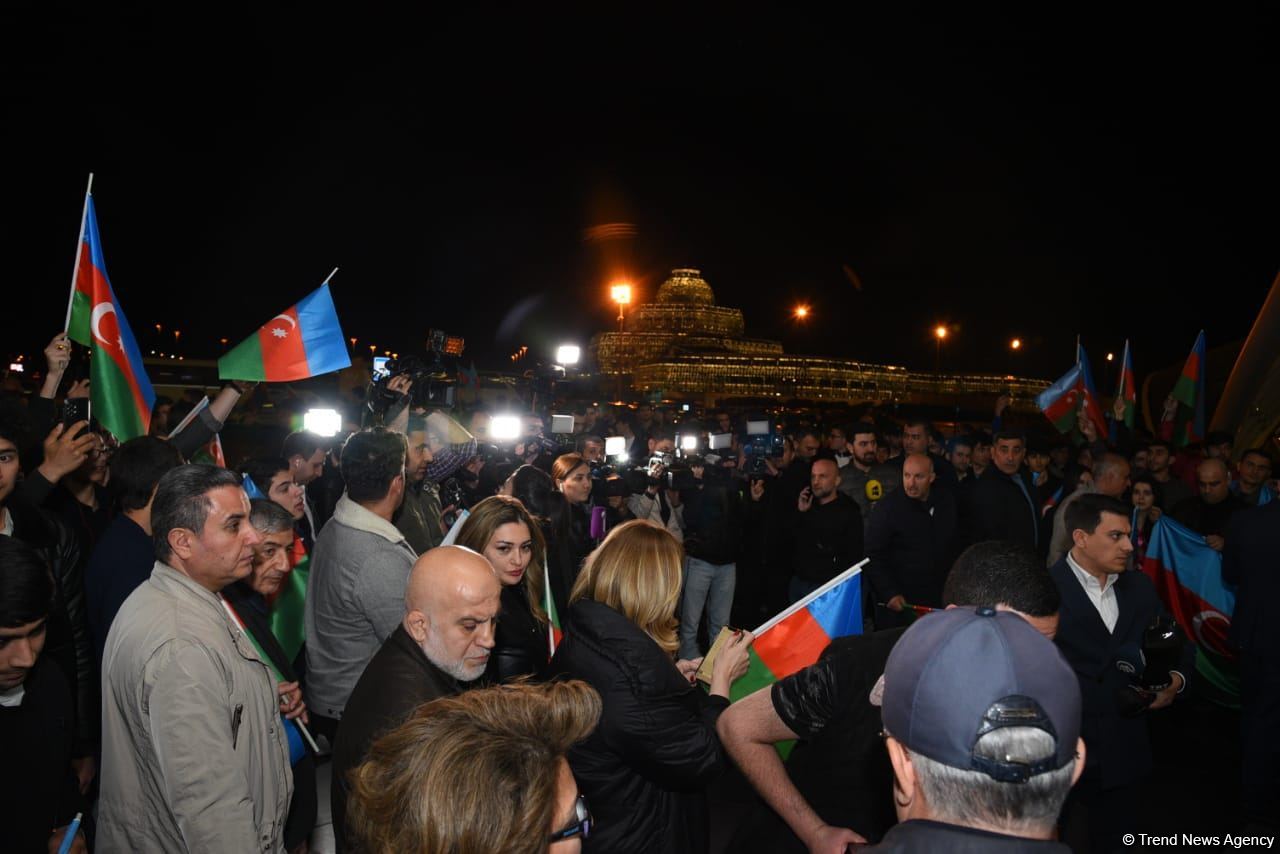 İdmançılarımız Bakıda böyük izdihamla qarşılandı (FOTO/VİDEO)