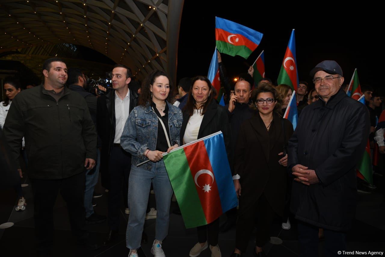 İdmançılarımız Bakıda böyük izdihamla qarşılandı (FOTO/VİDEO)