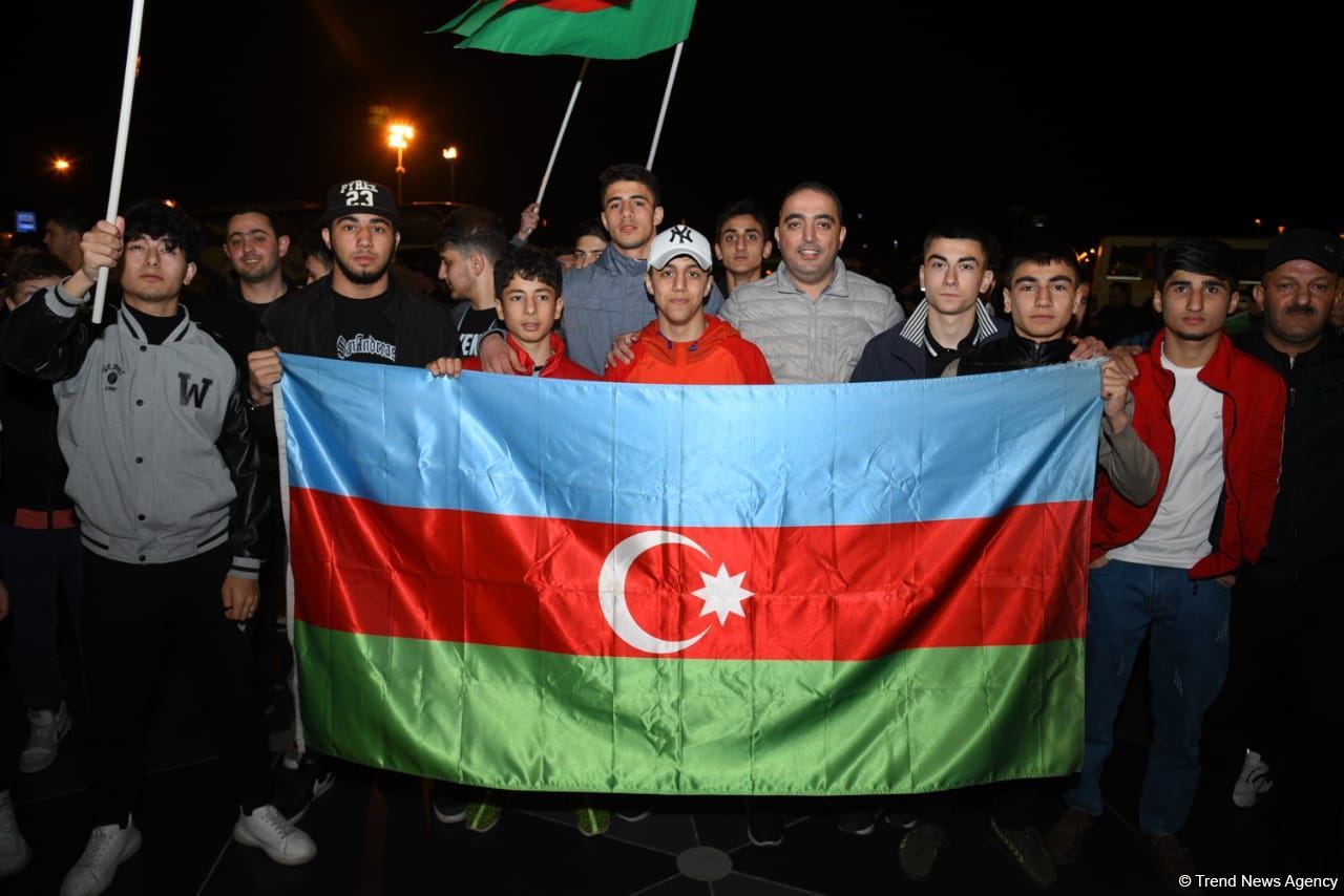 İdmançılarımız Bakıda böyük izdihamla qarşılandı (FOTO/VİDEO)