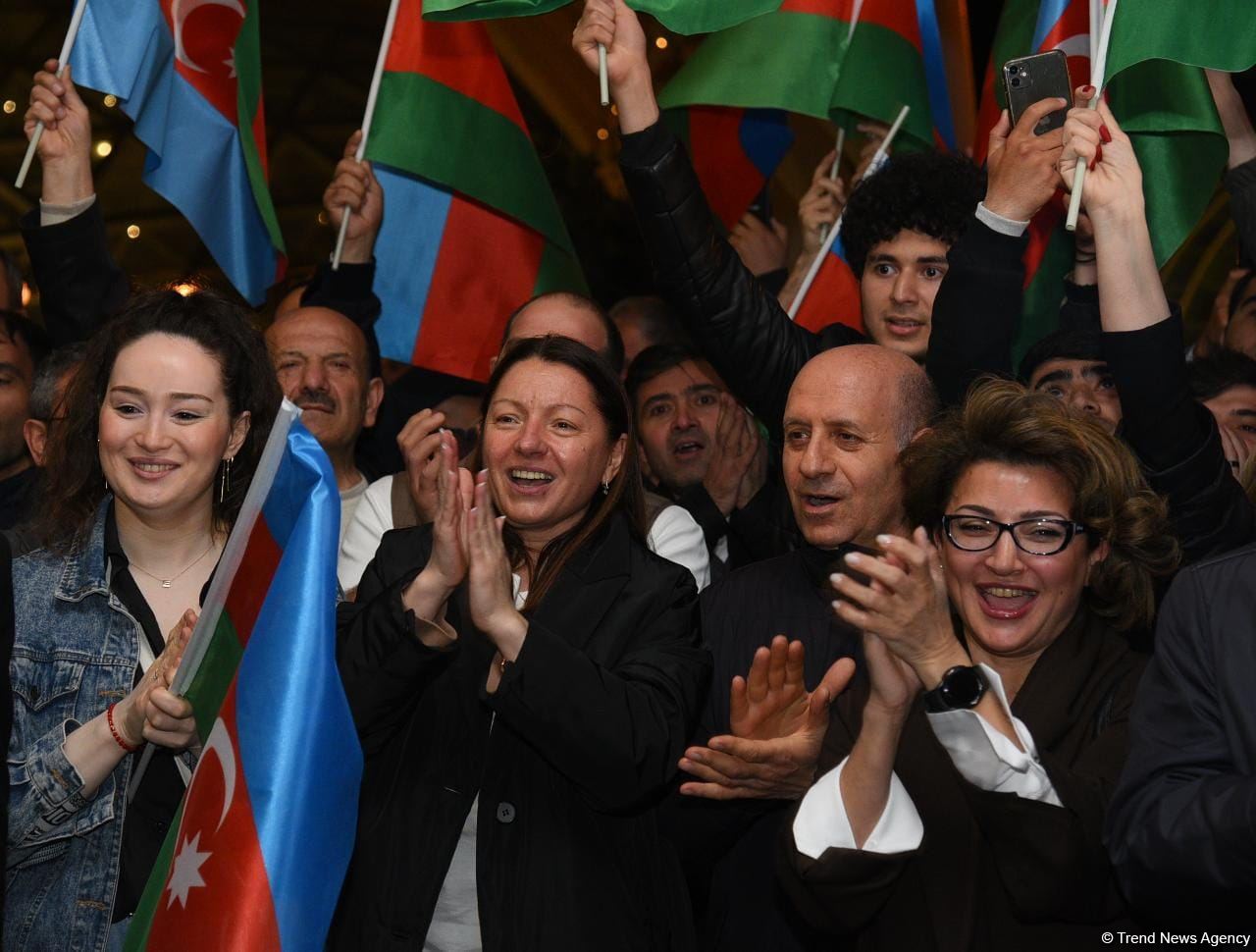 İdmançılarımız Bakıda böyük izdihamla qarşılandı (FOTO/VİDEO)