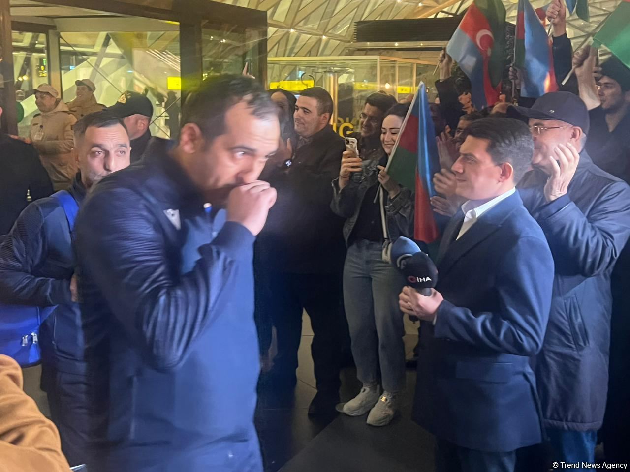 İrəvandan qayıdan idmançılarımız Bakıya çatıblar (FOTO)