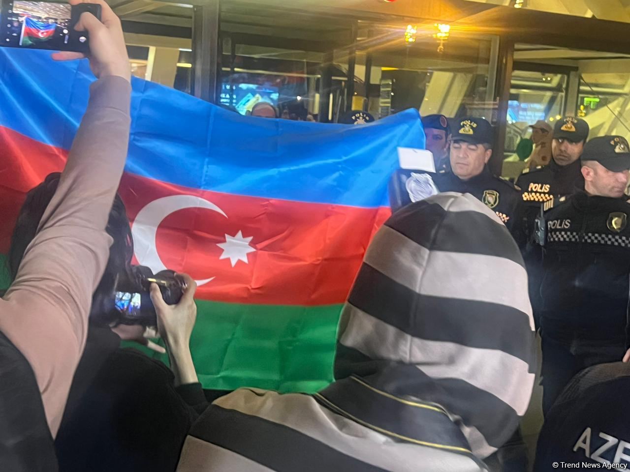 İrəvandan qayıdan idmançılarımız Bakıya çatıblar (FOTO)