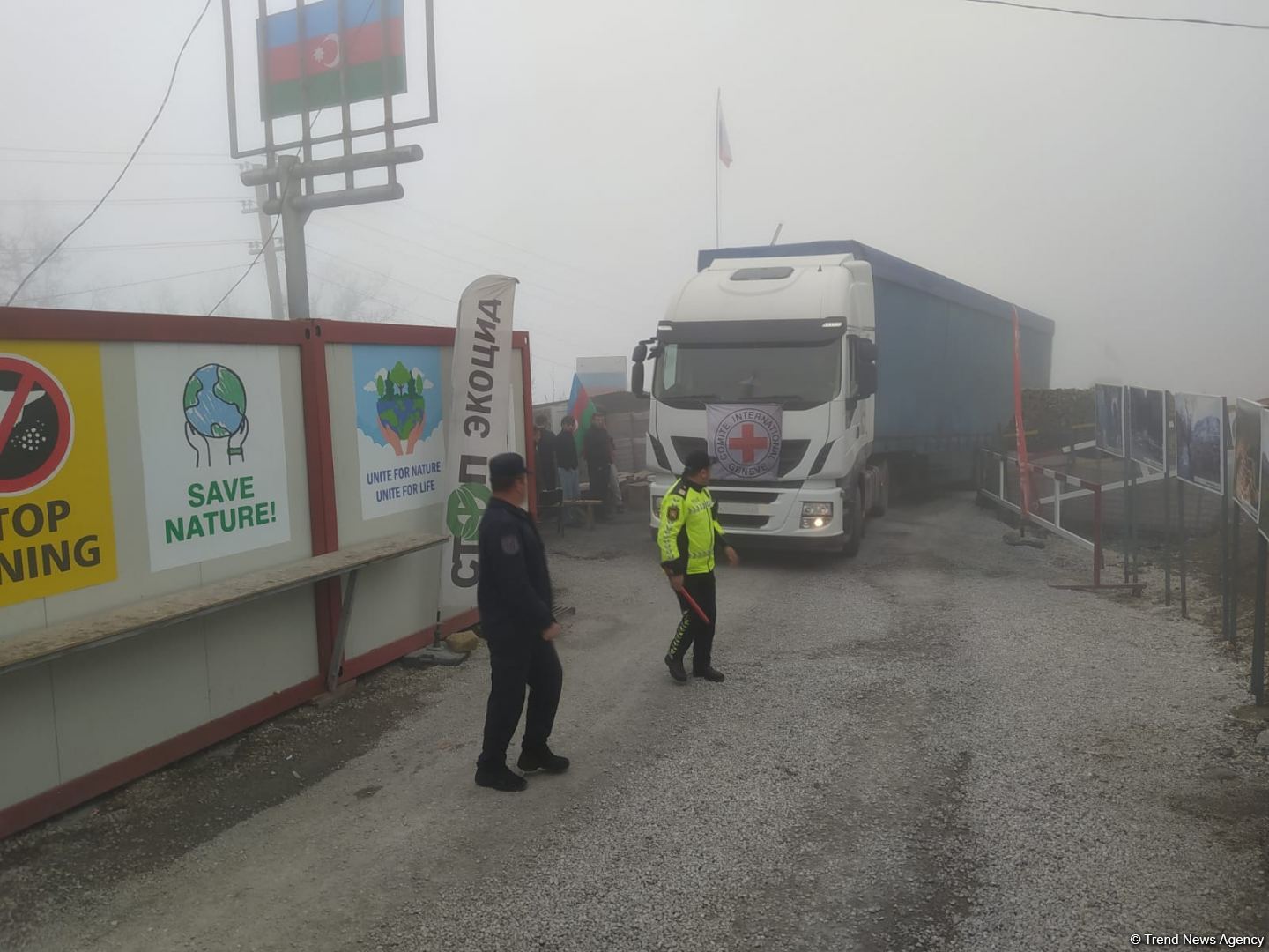 BQXK-ya məxsus avtomobillər Laçın yolundan keçib (FOTO)