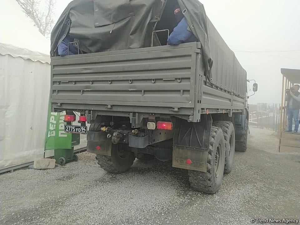 Sülhməramlılara aid 39 avtomobil Laçın yolundan maneəsiz keçib (FOTO)