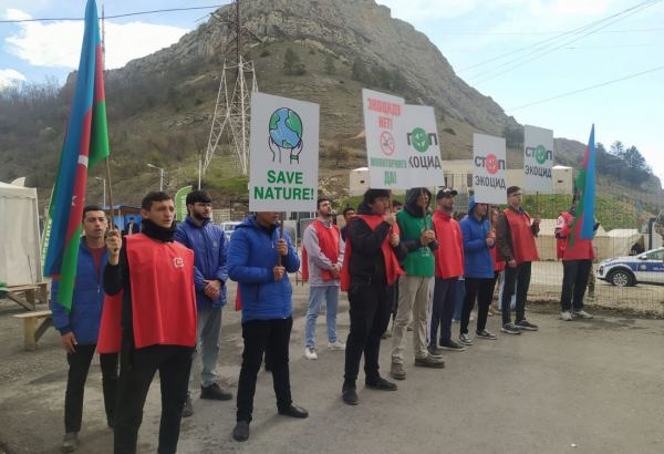 Laçın-Xankəndi yolundakı aksiya 129 gündür davam edir (FOTO)