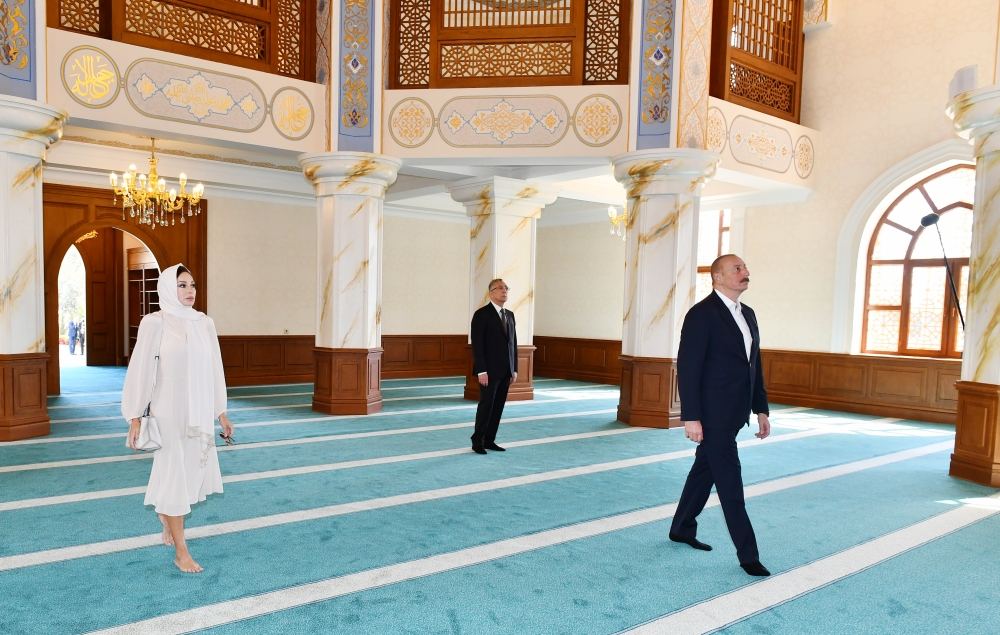 Prezident İlham Əliyev və Birinci xanım Mehriban Əliyeva Nərimanov rayonunda “Cümə” məscidinin açılışında iştirak ediblər (FOTO) (YENİLƏNİB)