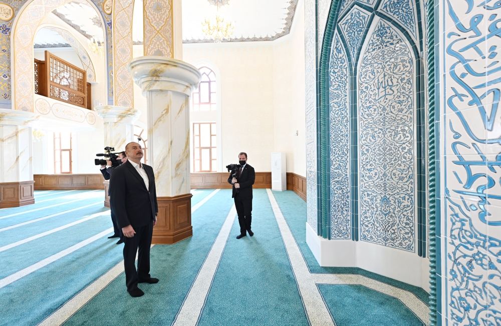 Prezident İlham Əliyev və Birinci xanım Mehriban Əliyeva Nərimanov rayonunda “Cümə” məscidinin açılışında iştirak ediblər (FOTO) (YENİLƏNİB)