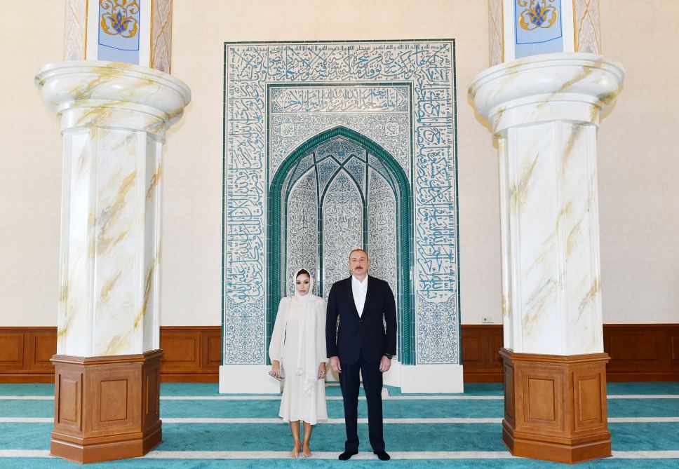 Prezident İlham Əliyev və Birinci xanım Mehriban Əliyeva Nərimanov rayonunda “Cümə” məscidinin açılışında iştirak ediblər (FOTO) (YENİLƏNİB)