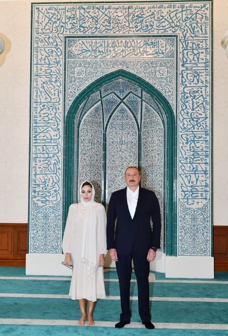 Prezident İlham Əliyev və Birinci xanım Mehriban Əliyeva Nərimanov rayonunda “Cümə” məscidinin açılışında iştirak ediblər (FOTO) (YENİLƏNİB)