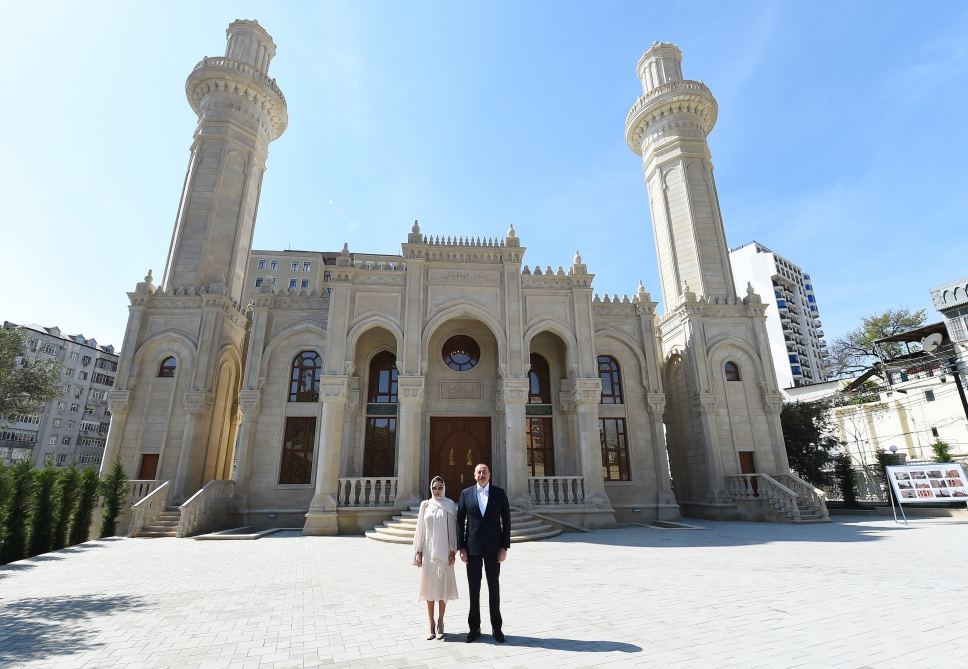 Prezident İlham Əliyev və Birinci xanım Mehriban Əliyeva Nərimanov rayonunda “Cümə” məscidinin açılışında iştirak ediblər (FOTO) (YENİLƏNİB)