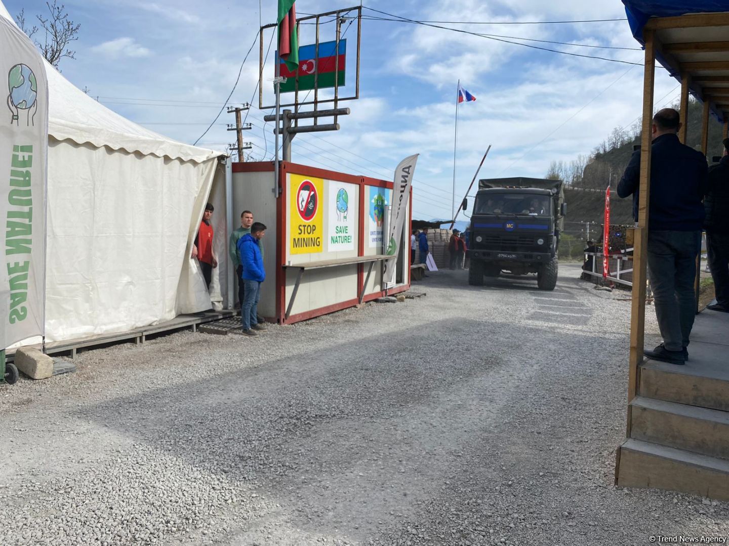 Sülhməramlılara aid 33 avtomobil Laçın yolundan maneəsiz keçib (FOTO)
