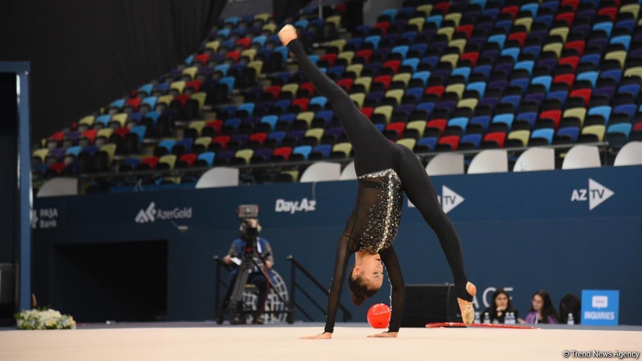 Bədii gimnastika üzrə FIG Dünya Kubokunun ilk gününün maraqlı anları (FOTO)