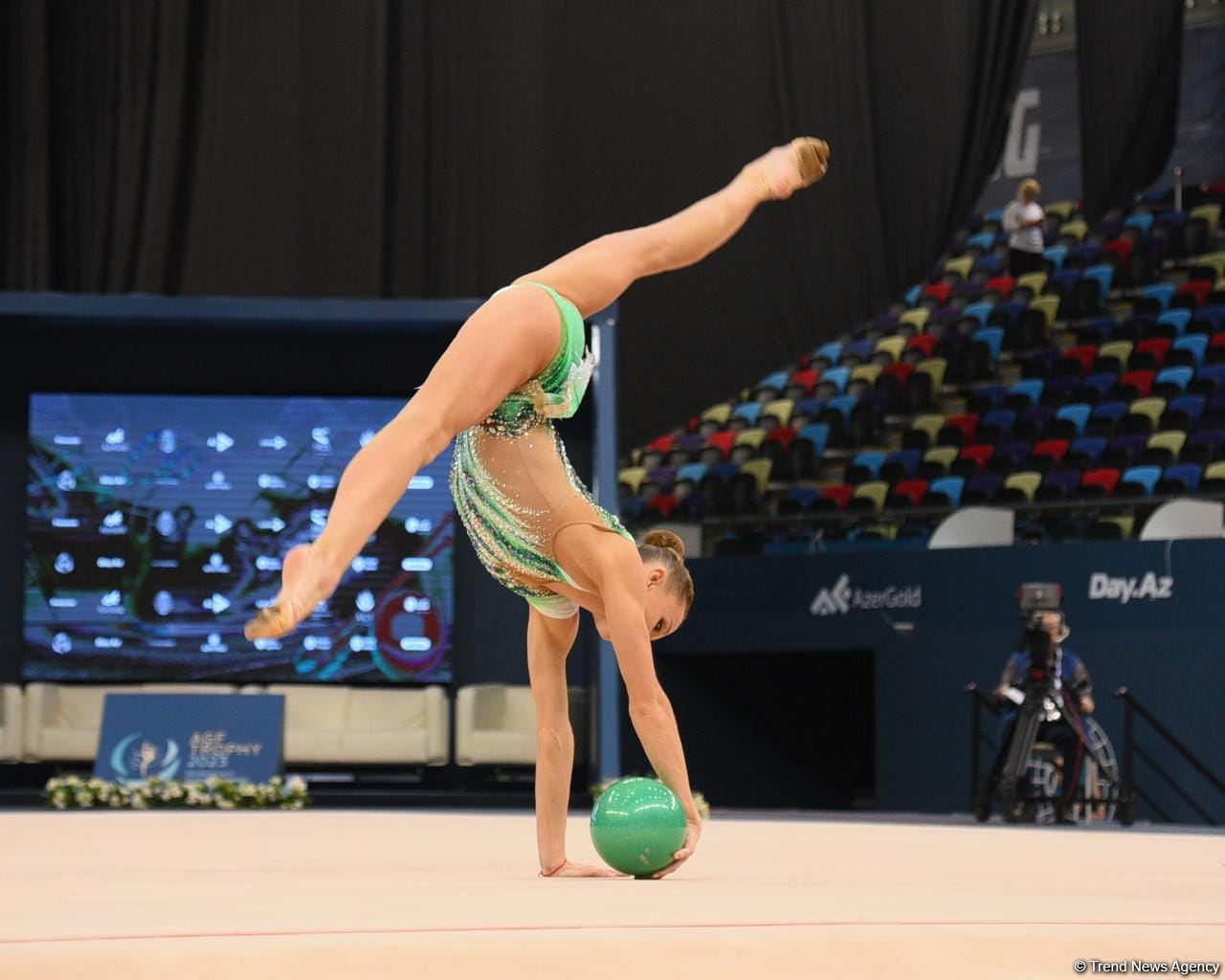 Bədii gimnastika üzrə FIG Dünya Kubokunun ilk gününün maraqlı anları (FOTO)