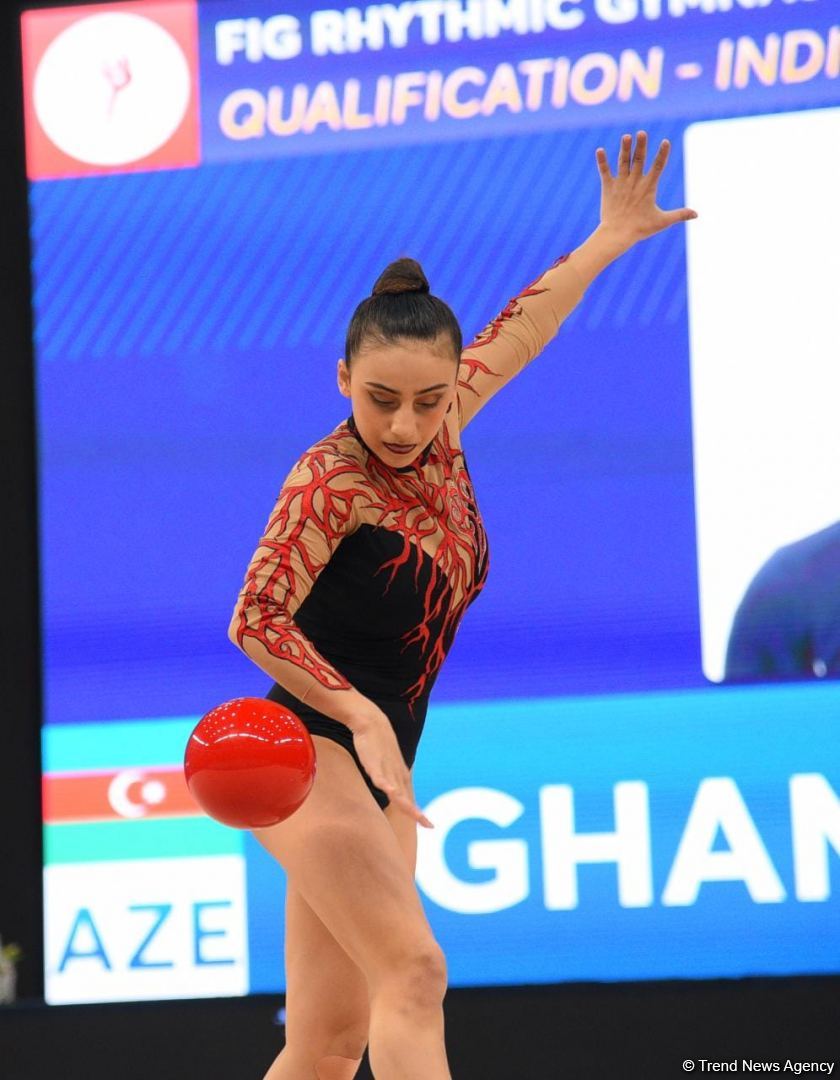 Bədii gimnastika üzrə FIG Dünya Kubokunun ilk gününün maraqlı anları (FOTO)
