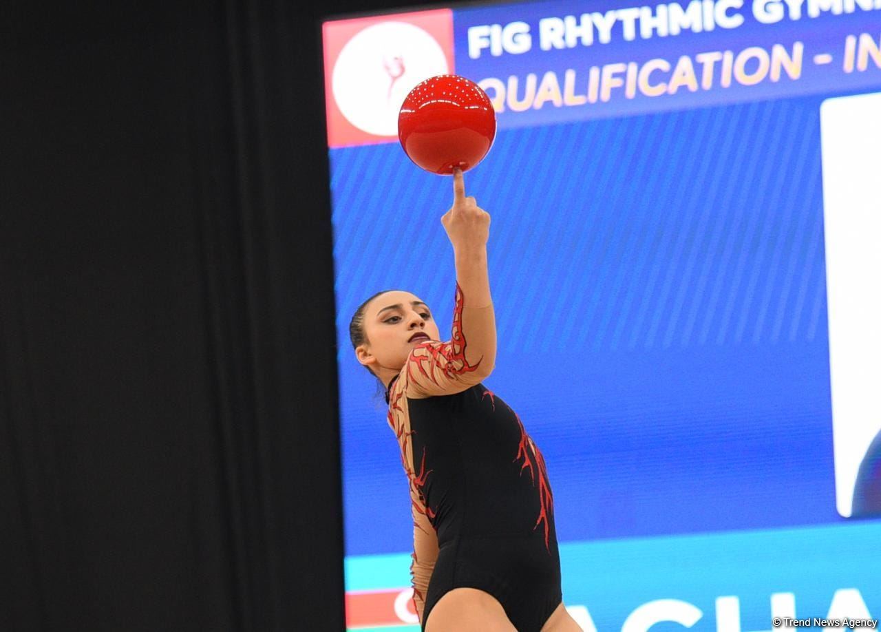 Bədii gimnastika üzrə FIG Dünya Kubokunun ilk gününün maraqlı anları (FOTO)
