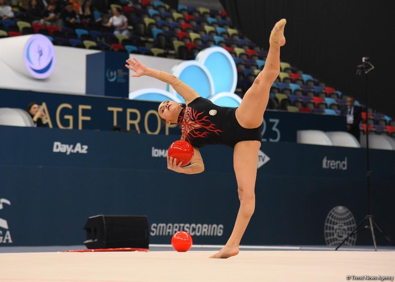 Bədii gimnastika üzrə FIG Dünya Kubokunun ilk gününün maraqlı anları (FOTO)