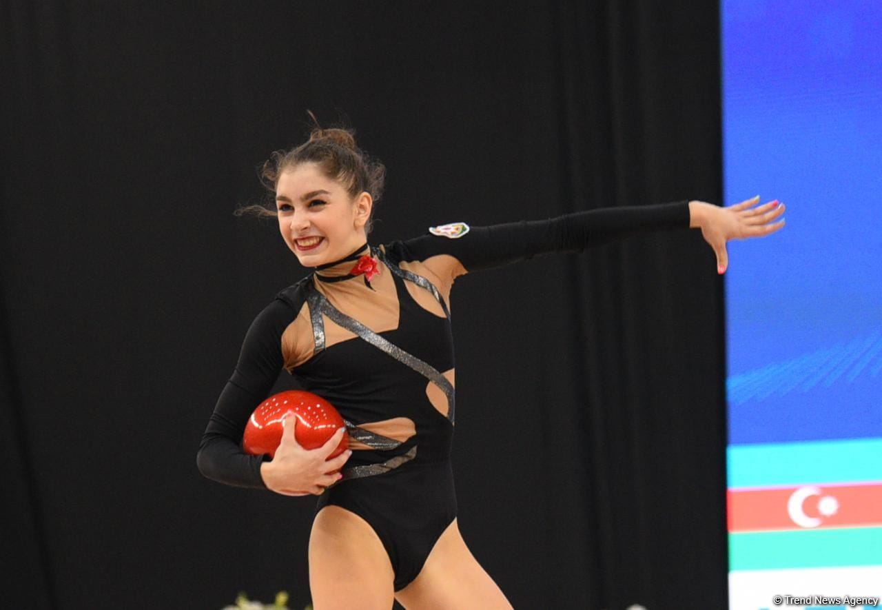 Bədii gimnastika üzrə FIG Dünya Kubokunun ilk gününün maraqlı anları (FOTO)