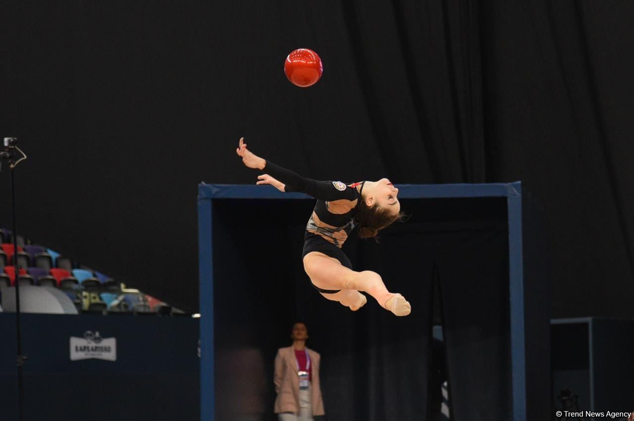 Bədii gimnastika üzrə FIG Dünya Kubokunun ilk gününün maraqlı anları (FOTO)