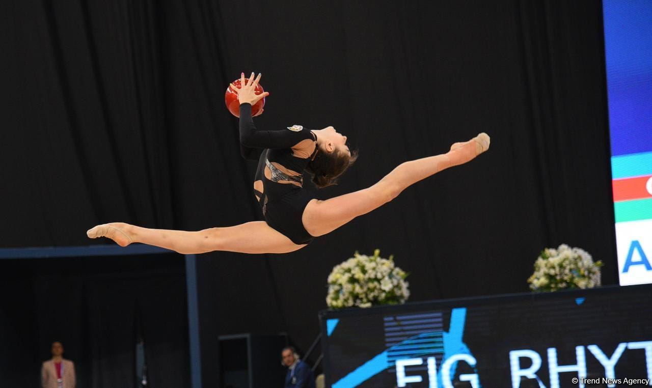 Bədii gimnastika üzrə FIG Dünya Kubokunun ilk gününün maraqlı anları (FOTO)