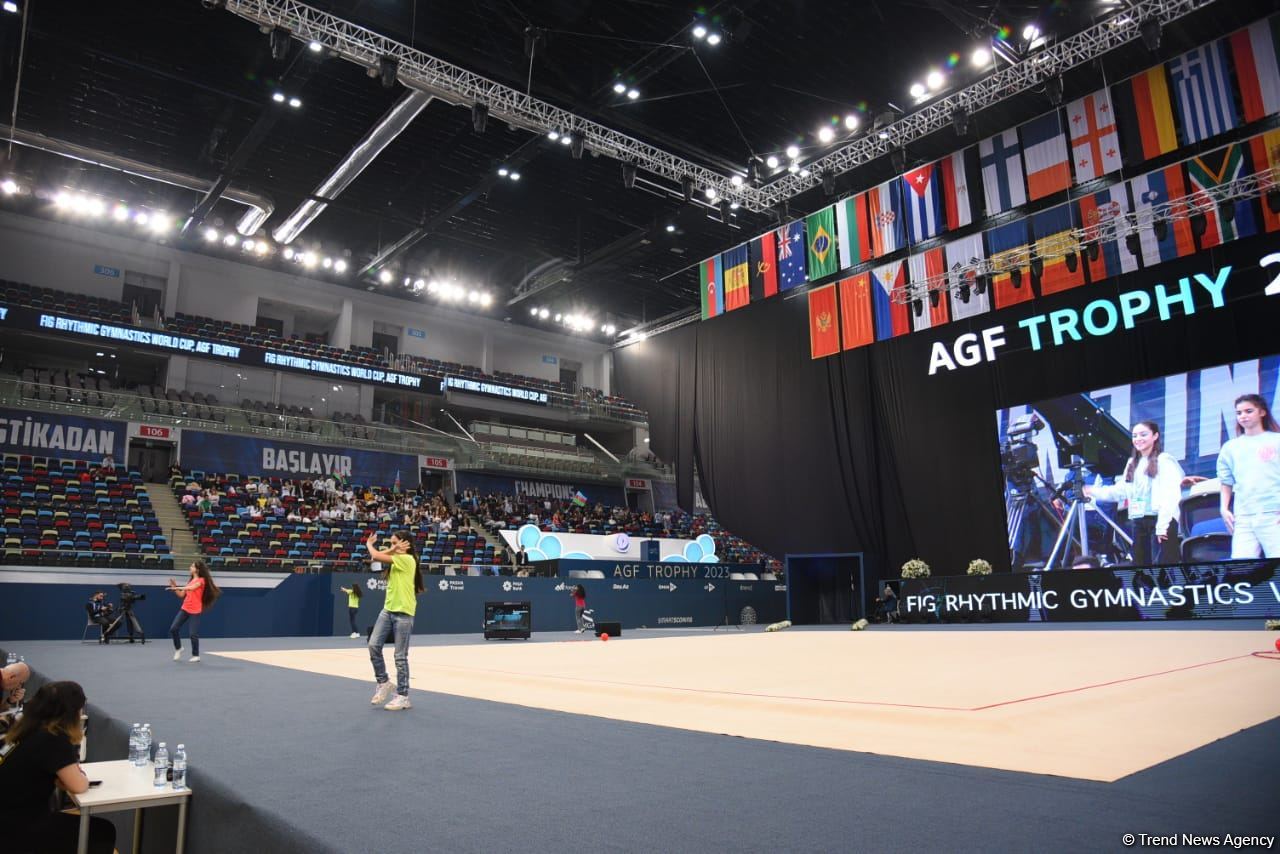 Bədii gimnastika üzrə FIG Dünya Kubokunun ilk gününün maraqlı anları (FOTO)