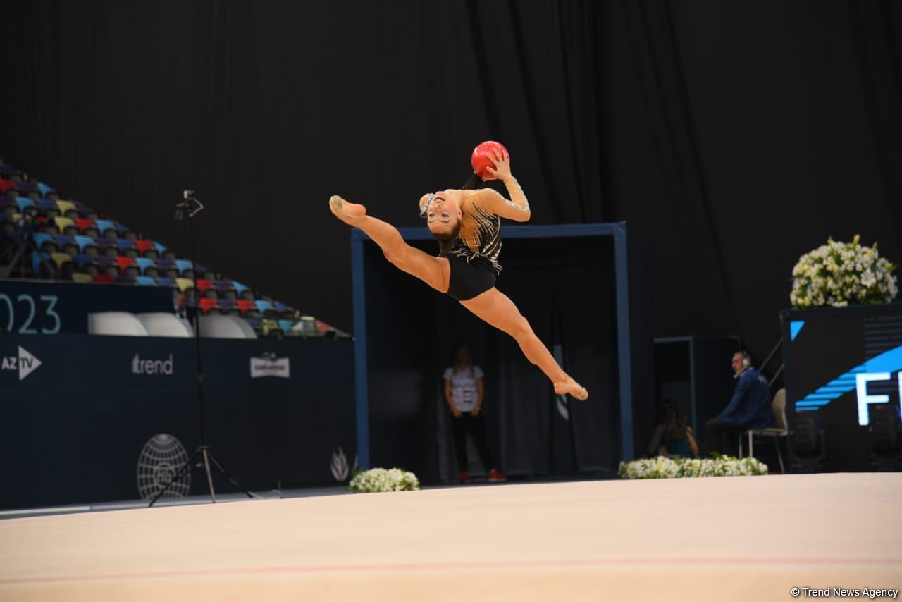 Bədii gimnastika üzrə FIG Dünya Kubokunun ilk gününün maraqlı anları (FOTO)