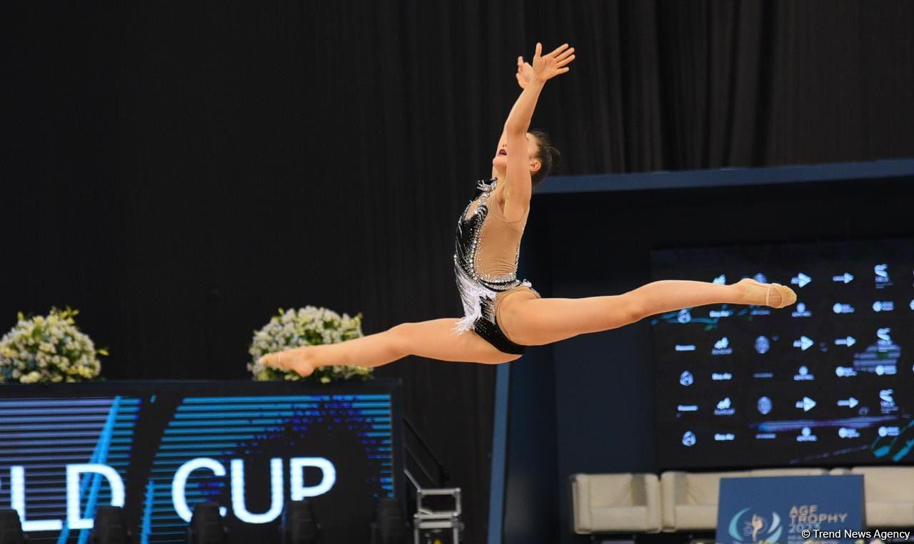 Bədii gimnastika üzrə FIG Dünya Kubokunun ilk gününün maraqlı anları (FOTO)