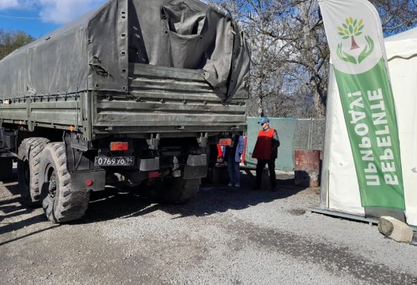 Sülhməramlılara aid 5 avtomobil Laçın yolundan maneəsiz keçib (FOTO)