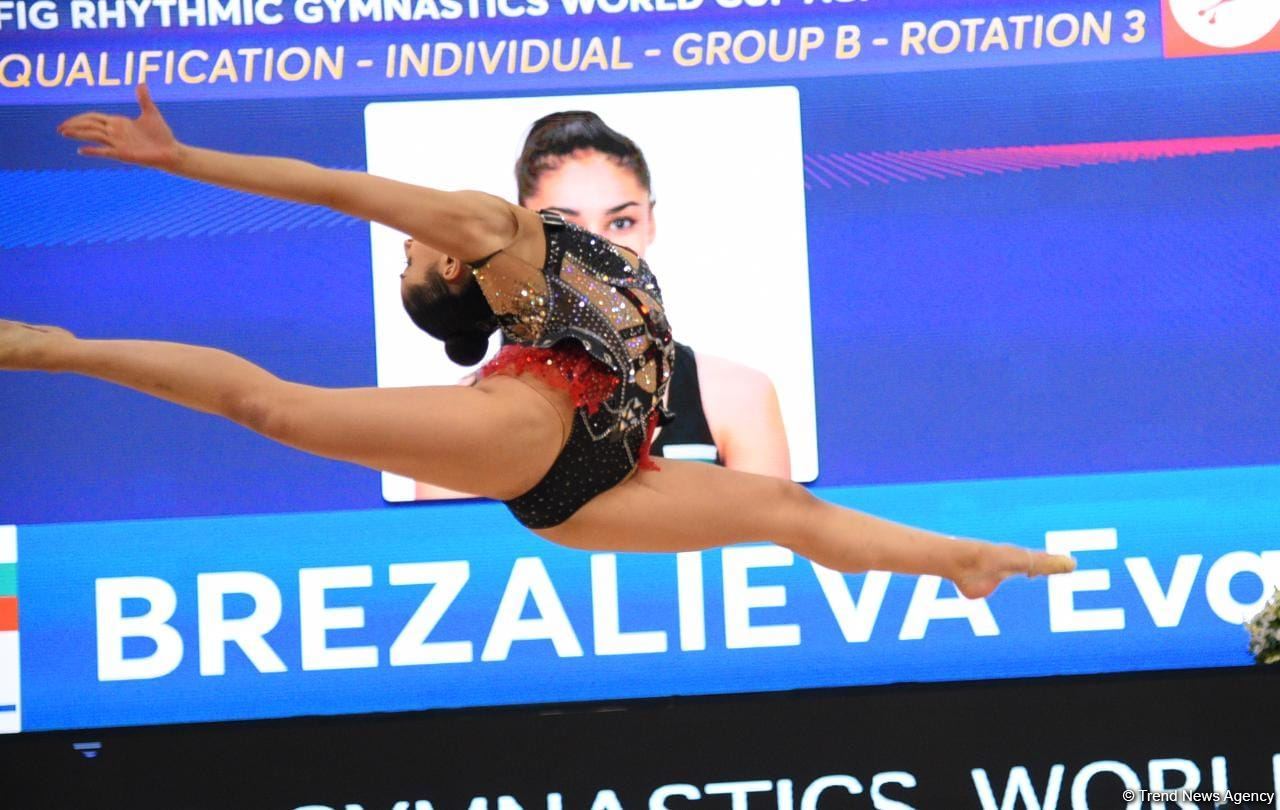Bakıda bədii gimnastika üzrə Dünya Kuboku yarışlarının ikinci günündən maraqlı anlar (FOTO)
