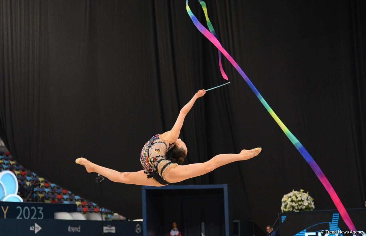 Bakıda bədii gimnastika üzrə Dünya Kuboku yarışlarının ikinci günündən maraqlı anlar (FOTO)