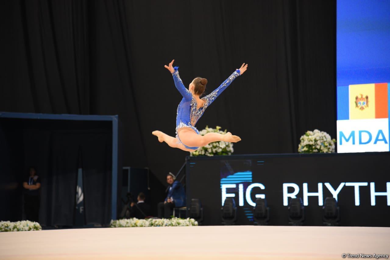 Bakıda bədii gimnastika üzrə Dünya Kuboku yarışlarının ikinci günündən maraqlı anlar (FOTO)