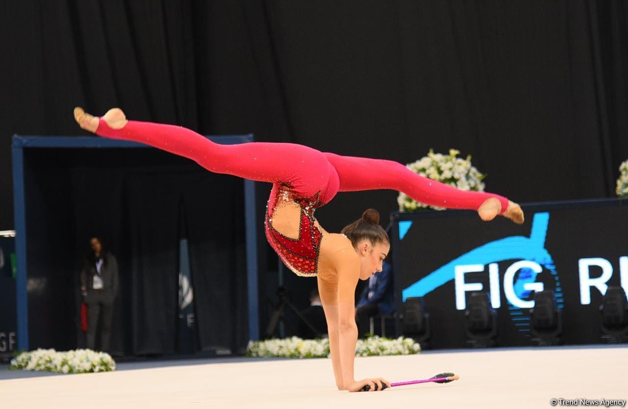 Bakıda bədii gimnastika üzrə Dünya Kuboku yarışlarının ikinci günündən maraqlı anlar (FOTO)