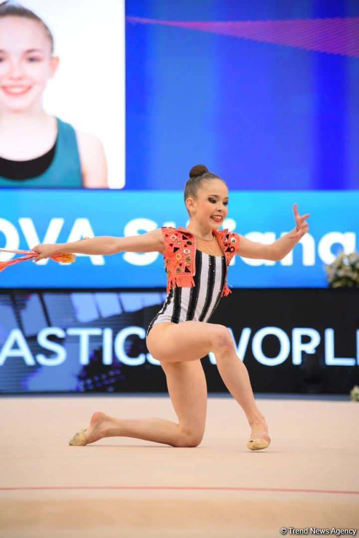 Bakıda bədii gimnastika üzrə Dünya Kuboku yarışlarının ikinci günündən maraqlı anlar (FOTO)